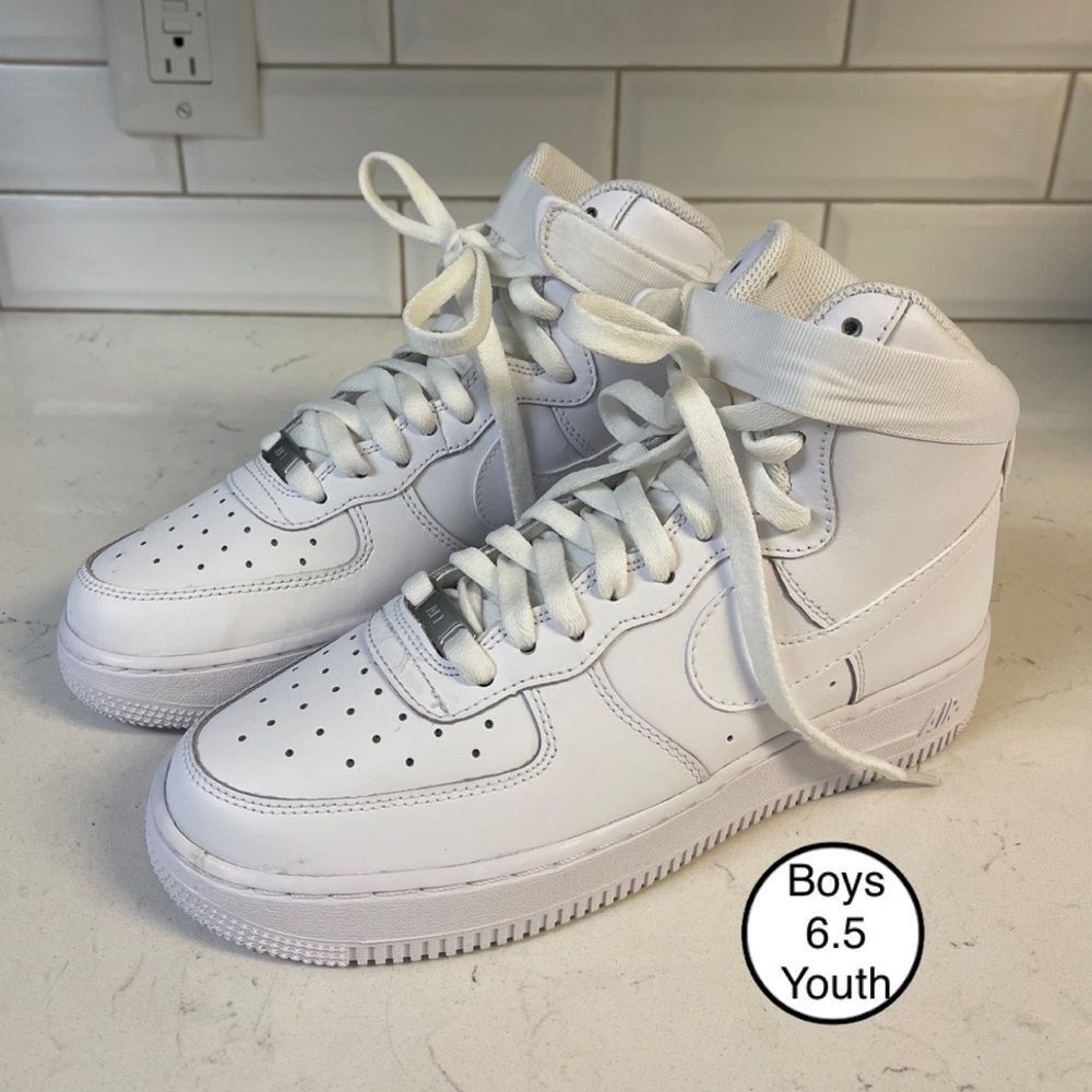 Nike Air Force 1 High LE Triple White GS Sneakers Size 6.5 Y DH2943-111 BIG KIDS